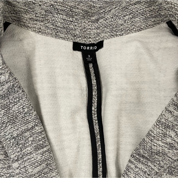 Torrid Blazer. - Picture 2 of 3